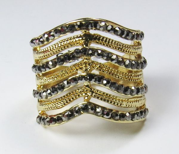 Anel preto com dourado