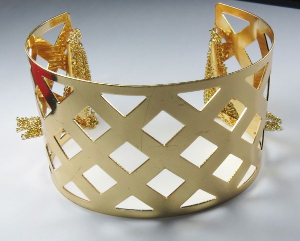 Bracelete dourado com franjas